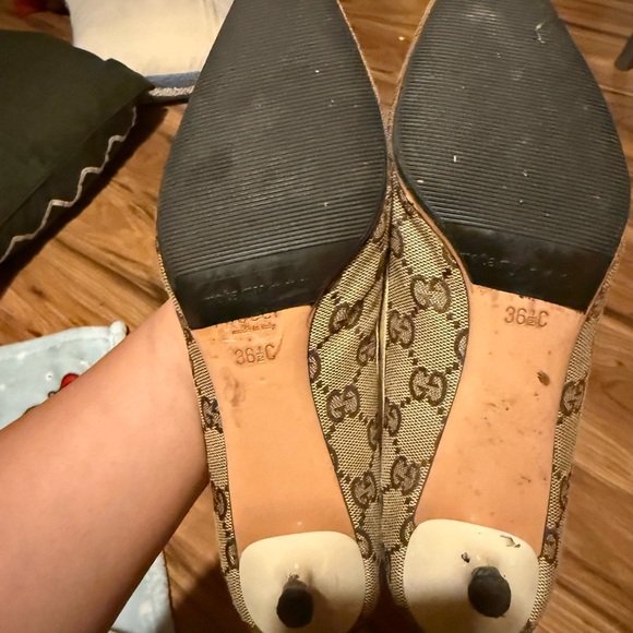 Gucci Brown and Yellow Heels with Elegant Design - Picture 5 of 6